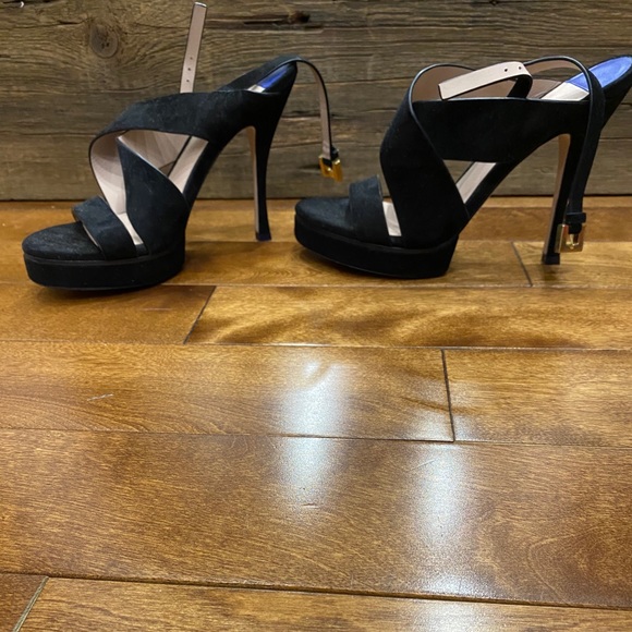 Stuart Weitzman “The HESTER” heel - Picture 2 of 5